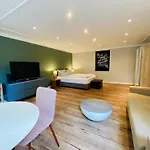 Amaroo - Serviced Apartment 