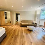 Amaroo - Serviced Apartment 