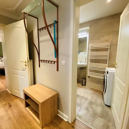 Apartament Amaroo - Serviced Apartment 