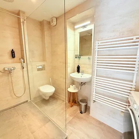 Amaroo - Serviced Apartment 